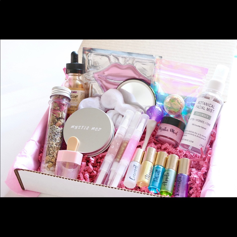 GIRLY GIRL MYSTERY BOX - Picture 2 of 14